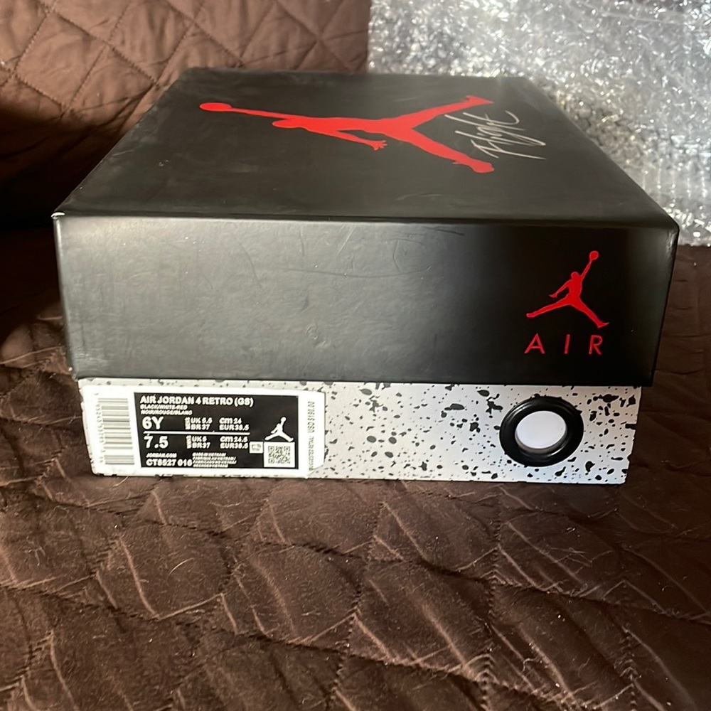 Air Jordan retro thunder red size 7 1/2 W or 6Y. NWT. Make me an offer